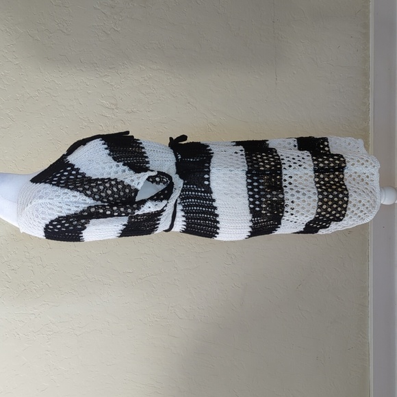 SHEIN Black White Color Block Crocheted Lace Up Cover Up Dress Size 4 - Picture 4 of 9